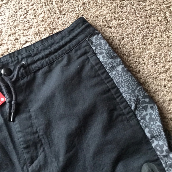 Men’s Nike woven basketball leisure shorts L NWT - Picture 2 of 6